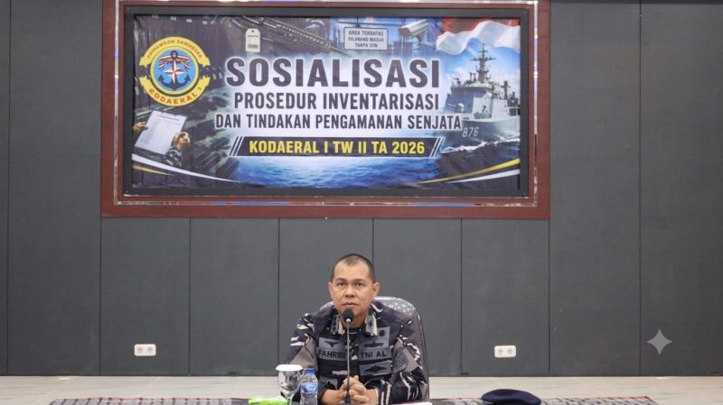 Keterangan Foto: Asisten Komunikasi dan Elektronika (Askomlek) Kodaeral I, Kolonel Laut (P) Fahribi, memimpin kegiatan Sosialisasi Prosedur Inventarisasi dan Pengamanan Senjata Kodaeral I yang berlangsung di Gedung Jos Sudarso, Mako Kodaeral I, Belawan, Sumatera Utara,
