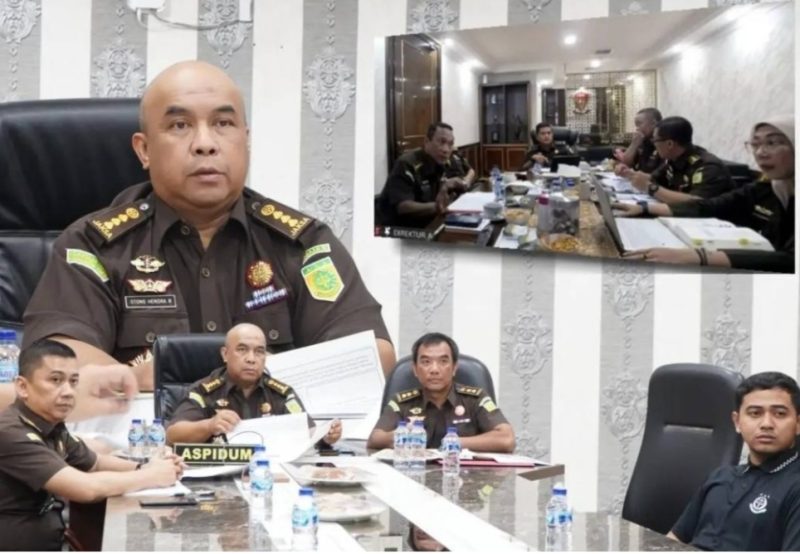 Keterangan foto : Asisten Pidana Umum (Aspidum) Kejati Riau, Otong Hendar Rahayu, S.H., M.H., mewakili Kajati Riau I Dewa Gede Wirajana, S.H., M.H., saat mengikuti ekspose virtual penyelesaian perkara melalui mekanisme plea bargain di Kantor Kejati Riau, Selasa (7/7/2026).