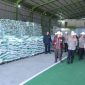 Keterangan Foto : Kapolri Jenderal Listyo Sigit Prabowo didampingi Kapolda Riau Irjen Herry Heryawan dan Kapolres Kampar AKBP Boby Putra Ramadhan saat meninjau pabrik pupuk batu bara PT Bursa Tani Futura Andyta di Kabupaten Kampar, (dok.ist).
