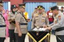 Keterangan foto : Kapolda Riau Irjen Pol Dr Herry Heryawan memimpin langsung upacara serah terima jabatan (sertijab) Pejabat Utama Polda Riau, Senin (13/7/2026).
