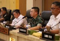 Keterangan foto: Asisten Operasi (Asops) Kasdam XIX/Tuanku Tambusai mewakili Pangdam dalam Rapat Koordinasi Wilayah dan Rapat Koordinasi Pengamanan yang digelar pada Rabu (15/7/2026) bertempat di Ruang Melati Lantai 3 Kantor Gubernur Riau.(dok.ist) 