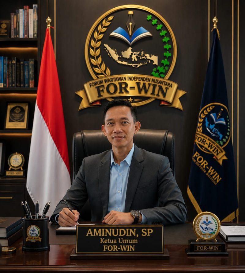 Keterangan Foto: Ketua Umum Forum Wartawan Independen Nusantara (FOR-WIN) saat menyampaikan pernyataan sikap terkait kasus dugaan penghinaan terhadap profesi wartawan.