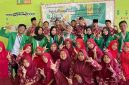 Keterangan Foto: Mahasiswa KKN 06 IAIN Langsa bersama siswa-siswi MIS Al Muttaqin, Dusun Karangsari, Desa Tanjung Putus, usai mengikuti Sosialisasi Literasi Menabung. 