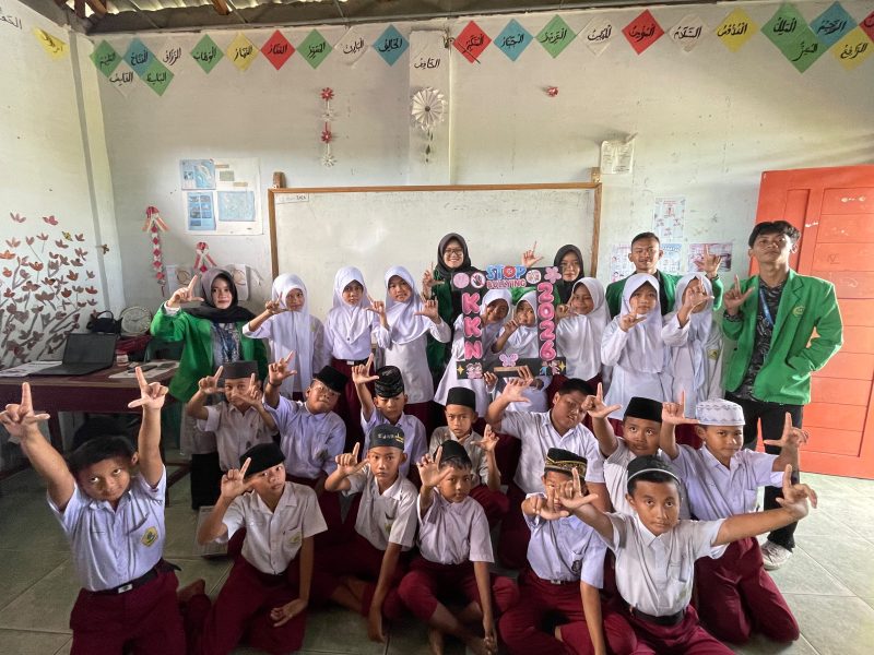 Keterangan Foto: Kelompok KKN 06 IAIN Langsa saat memberikan sosialisasi 