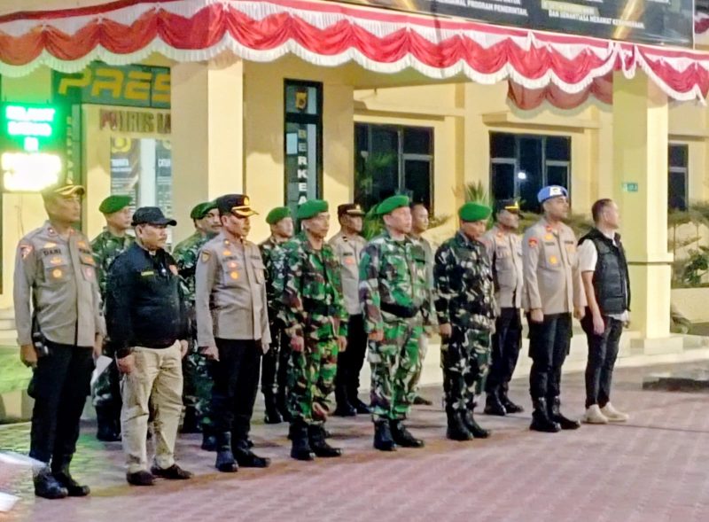 Keterangan foto: Suasana apel gabungan Polres Langsa di halaman Mapolres, Jumat malam (14/8/2026). 