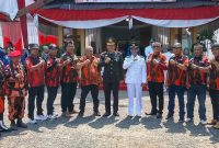 Keterangan Foto: Suasana keakraban Pengurus PAC Pemuda Pancasila Siak Hulu bersama Camat Siak Hulu, Irwansyah, S.STP., dan Kapolsek Siak Hulu, Kompol Deni Afrial, S.Pi., M.H., usai upacara bendera di halaman Kantor Camat Siak Hulu.