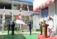 Keterangan Foto: Wakil Bupati Tapanuli Tengah, Mahmud Efendi, memimpin upacara peringatan HUT ke-81 RI sekaligus menyerahkan remisi kepada Warga Binaan Pemasyarakatan (WBP) di Lapas Kelas III Barus, Senin (17/8/2026).