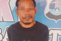 Keterangan Foto: Pria berinisial RI (37), warga Kampung Muara Aman, Kecamatan Bukit Kemuning, Lampung Utara, saat diamankan Tim URC Polsek Baradatu Polres Way Kanan.