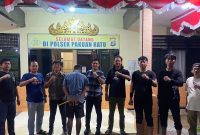 Keterangan Foto: Terduka IS (31) warga Talang Dua, Kampung Pakuan Ratu, diamankan Satreskrim Polres Way Kanan bersama Polsek Pakuan Ratu untuk menjalani penyidikan lebih lanjut.