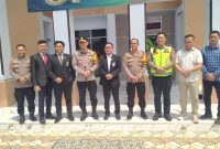 Keterangan Foto: Kapolres Way Kanan AKBP Ramadhona, Wakapolres Kompol Martono, Kabag Ops Kompol Maryanto, Kasat Intelkam AKP Mustholih, Kasat Lantas AKP Sulkhan, serta Kasat Reskrim Iptu Riswanto, bersama Ketua PN Way Kanan Arista Budi Cahyawan dan jajaran personel pengadilan.
