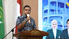 Keterangan foto: Wali Kota Langsa Jeffry Sentana S Putra, S.E., saat memberi sambutan di pelantikan Pengurus Ikatan Dokter Indonesia (IDI) Cabang Kota Langsa Masa Bakti 2026–2029.