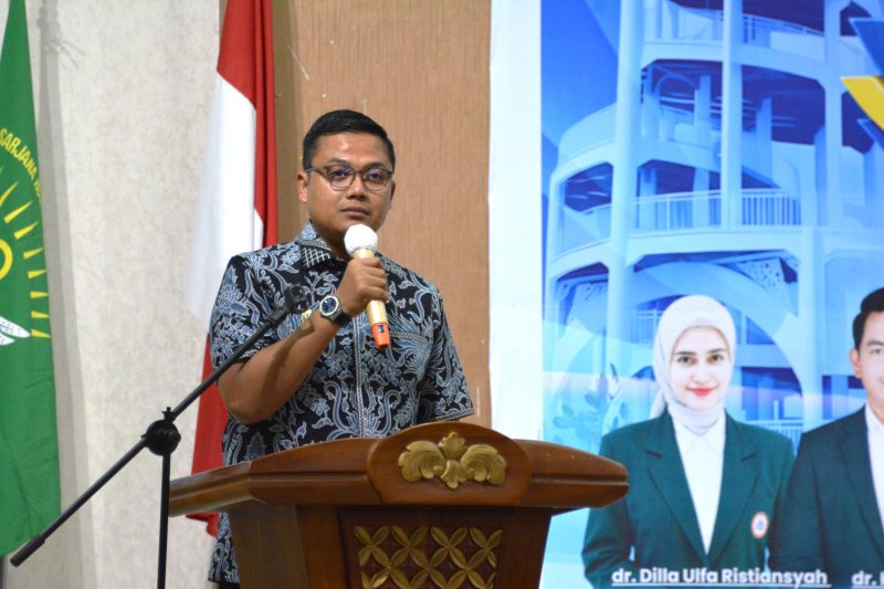 Keterangan foto: Wali Kota Langsa Jeffry Sentana S Putra, S.E., saat memberi sambutan di pelantikan Pengurus Ikatan Dokter Indonesia (IDI) Cabang Kota Langsa Masa Bakti 2026–2029.