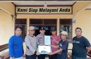Keterangan Foto: Warga Kampung Karta Jaya, Kecamatan Negara Batin, Kabupaten Way Kanan, menyerahkan satu pucuk senjata api (senpi) rakitan beserta amunisi kepada Polsek Negara Batin, Polres Way Kanan, Selasa (25/8/2026).