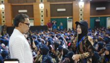 Keterangan Foto: Wamendagri Bima Arya Sugiarto saat menjadi narasumber dalam Talk Show Pengenalan Budaya Akademik dan Kemahasiswaan (PBAK) 2026 di UIN Syarif Hidayatullah, Ciputat, Tangerang Selatan, Banten, Kamis (27/8/2026).
