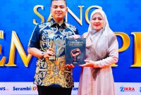Keterangan Foto: Wali Kota Langsa Jeffry Sentana S Putra, SE, saat menerima Serambi Award 2026 kategori 
