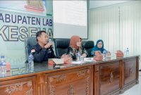 Keterangan foto : Kadinkes Labuhanbatu, Hj. Tuty Noprida Ritonga. (ditengah) saat pemaparan 