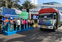 Keterangan Foto: Kepala Biro Logistik Polda Riau, Kombes Imran Amir, S.I.K., M.H., melepas bantuan kemanusiaan Polda Riau untuk warga terdampak bencana di NTT, di Pelabuhan Tanjung Perak, Surabaya. (dok.ist) 