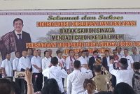 Keterangan Foto: Calon Ketua Umum PPTSB Indonesia periode 2026–2030, Sairon Sinaga, bersama pengurus wilayah dan cabang PPTSB se-Indonesia dalam deklarasi dukungan di Wisma TOSIN, Medan, Minggu (30/8/2026). (dok.PPTSB) 

