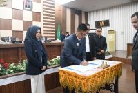 Keterangan Foto: Wali Kota Langsa, Jeffry Sentana S Putra, S.E., menyepakati Kebijakan Umum Anggaran (KUA) dan PPAS APBK 2027, sekaligus mengesahkan Perubahan KUA dan Perubahan Prioritas serta Plafon Anggaran Sementara (PPAS) APBK Tahun Anggaran 2026.