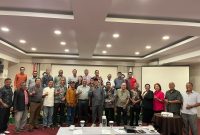 Keterangan foto: Suasana akrab pengurus PPTSB Riau bersama pengurus cabang usai pelaksanaan Rakerwil.(Hotman) 