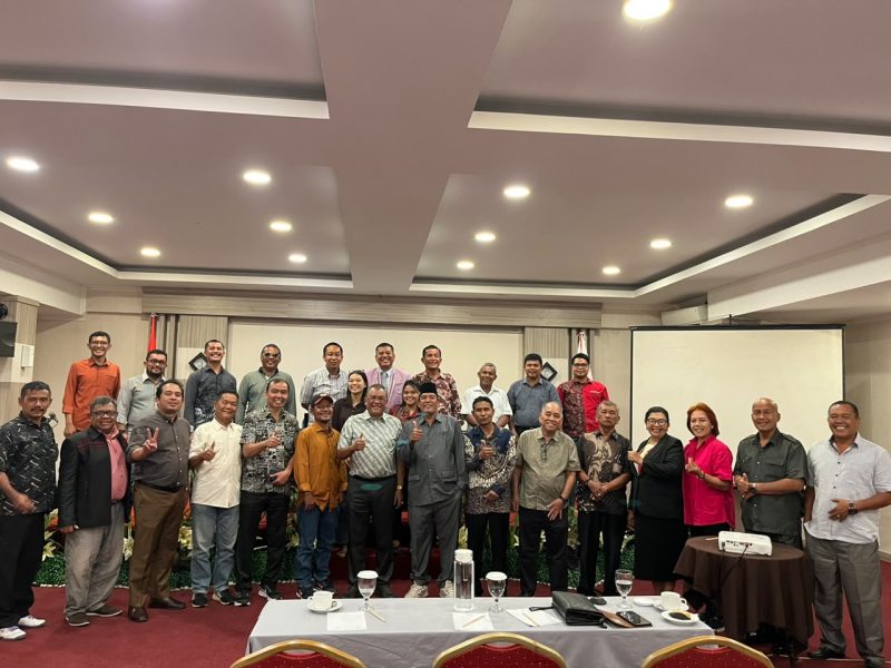 Keterangan foto: Suasana akrab pengurus PPTSB Riau bersama pengurus cabang usai pelaksanaan Rakerwil.(Hotman) 