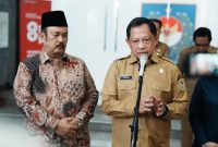 Keterangan Foto: Mendagri saat memimpin Rapat Koordinasi Pengendalian Inflasi dan Penyampaian Pertumbuhan Ekonomi Kabupaten/Kota Triwulan II Tahun 2026 di Gedung Sasana Bhakti Praja (SBP), Kantor Pusat Kementerian Dalam Negeri, Jakarta.