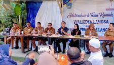 Keterangan foto: Wali Kota Langsa Jeffry Sentana S. Putra, S.E., saat menghadiri acara silaturahmi dan temu ramah bersama insan pers Kota Langsa.