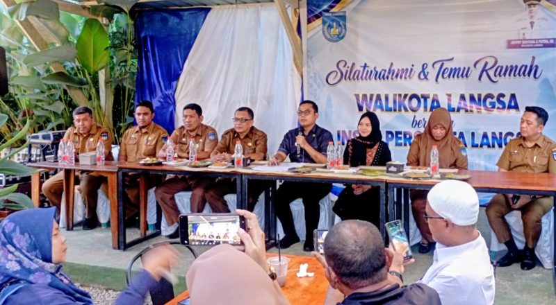 Keterangan foto: Wali Kota Langsa Jeffry Sentana S. Putra, S.E., saat menghadiri acara silaturahmi dan temu ramah bersama insan pers Kota Langsa.