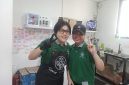 Keterangan foto: Barista, Vona Yulia Dede bersama rekan kerja di Cafe Ruang Setara.