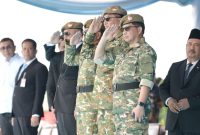 keterangan foto ; Menteri Dalam Negeri (Mendagri) Muhammad Tito Karnavian menutup Latihan Dasar Militer (Latsarmil) Komponen Cadangan (Komcad) Aparatur Sipil Negara (ASN) Kementerian/Lembaga (K/L) Gelombang II Tahun Anggaran (TA) 2026 di Taxiway Lanud Halim Perdanakusuma, 
