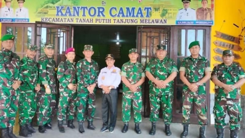 Keterangan Foto: Tim Penyuluh Karhutla Mabes TNI yang dipimpin Kolonel Elektronika (Lek) Aris Setianta saat menggelar kegiatan penyuluhan dan pencegahan Karhutla di Aula Kantor Camat TPTM, Rabu (2/9/2026).