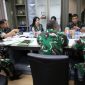 Keterangan foto: Kasdam XIX/TT Brigjen TNI Rudi Hermawan memimpin rapat pembahasan pembangunan RST bersama Aslogdam XIX/TT, Kakesdam XIX/TT, Kazidam XIX/TT, Karumkit XIX/TT, serta Kepala Proyek Pembangunan RST.