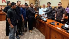 Keterangan foto: Tokoh masyarakat Beutong Ateuh Banggalang menyampaikan aspirasi terkait investasi kepada Komisi III DPR RI dan diterima Ketua Komisi III DPR RI Habiburokhman, S.H., M.H., di Gedung MPR/DPR RI, Senayan, Jakarta.(dok.iat) 