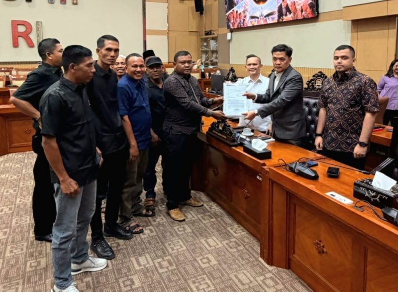 Keterangan foto: Tokoh masyarakat Beutong Ateuh Banggalang menyampaikan aspirasi terkait investasi kepada Komisi III DPR RI dan diterima Ketua Komisi III DPR RI Habiburokhman, S.H., M.H., di Gedung MPR/DPR RI, Senayan, Jakarta.(dok.iat) 