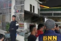Keterangan foto: Suasana saat petugas melakukan pemeriksaan terhadap seluruh penghuni Lapas.
