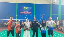 Keterangan foto: Ketua KORPRI Kota Langsa yang juga Sekda Langsa, Dra. Suhartini, M.Pd., berfoto bersama pada penutupan kompetisi minisoccer antarinstansi dalam rangka HUT ke-55 KORPRI.