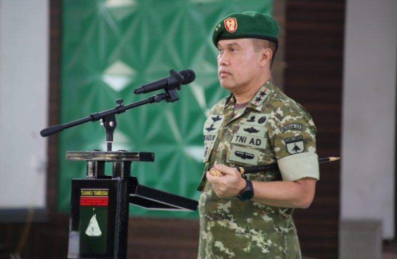 Keterangan foto : Pangdam XIX/Tuanku Tambusai Mayjen TNI Dr. Agus Hadi Waluyo, S.A.P., M.M., CHRMP., 
