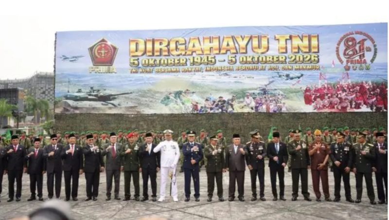 Keterangan foto: Memperingati HUT ke-81 TNI di Halaman Kantor Gubernur Riau. (dok.ist).
