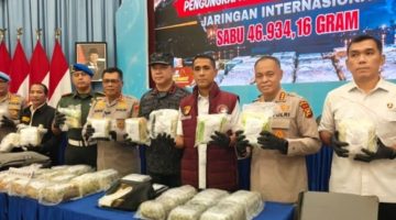 Keterangan Foto: Direktorat Reserse Narkoba Polda Riau menggelar konferensi pers pengungkapan kasus penyelundupan sabu seberat 46,9 kilogram di Mapolda Riau, Selasa (20/10/2026).