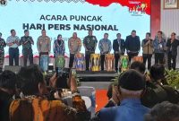 Ket. Foto : Ketua umum PWI pusat Hendry Ch bangun dengan para senior PWI saat HPN Banjarmasin Kalimantan Selatan