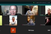 Ket. Foto : Voucke Lontaan, Ketua PWI Sulut, Saat Menggelar Rapat Zoom Meeting Dengan 15 Pengurus Cabang PWI se - Sulut (Ketua Sekertaris dan Bendahara), Jumat Malam (28/2/2025),