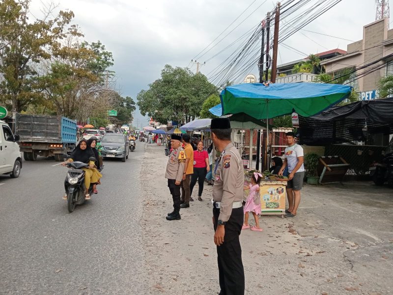 Kanit Binmas Iptu Kamra Junaedy Berpatroli Secara Stasioner (menetap) dan Mobile (bergerak), Jelang Berbuka Puasa, di wilayah Hukum Polsek Rumbai