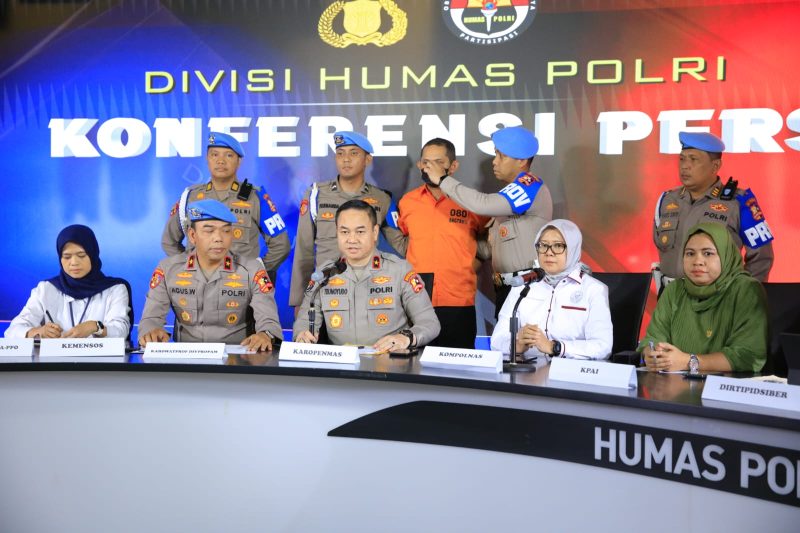 Ket Foto : Konferensi Pers di pimpin Brigjen. Pol. Trunoyudo Wisnu Andiko, Karo Penmas Divisi Humas Polri, digelar Divisi Humas Polri, Kamis (13/3), di Mabes Polri.