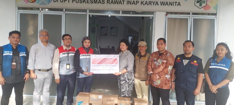 Ket. Foto : Pertamina Hulu Rokan (PHR) menyalurkan bantuan obat-obatan bagi warga terdampak banjir di Kecamatan Rumbai, Pekanbaru, Kamis (13/3/2025).