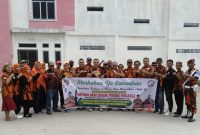 Ket. Foto : Foto Bersama Pimpinan Anak Cabang (PAC) Pemuda Pancasila, Kecamatan Siak Hulu, Sebelum Penyerahan Bantuan, Minggu (09/03/2025) di seputaran perkantoran PAC PP Siak Hulu. 
