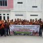 Ket. Foto : Foto Bersama Pimpinan Anak Cabang (PAC) Pemuda Pancasila, Kecamatan Siak Hulu, Sebelum Penyerahan Bantuan, Minggu (09/03/2025) di seputaran perkantoran PAC PP Siak Hulu. 