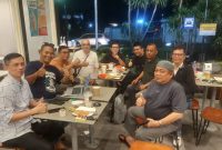 Ket. Foto : Plt PWI Jawa Barat, HRM Danang Donoroso, Duduk Bersama M. Solikin, Wakil Ketu Umum APERSI, sebelum kunjungan ke loksi proyek rumah subsidi, Rabu (23/04/2025) di Kecamatan Kemang, Kabupaten Bogor. 