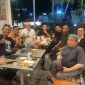 Ket. Foto : Plt PWI Jawa Barat, HRM Danang Donoroso, Duduk Bersama M. Solikin, Wakil Ketu Umum APERSI, sebelum kunjungan ke loksi proyek rumah subsidi, Rabu (23/04/2025) di Kecamatan Kemang, Kabupaten Bogor. 