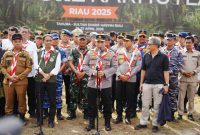 Ket. Foto : Kapolri Jenderal Listyo Sigit Prabowo saat membuka kegiatan Jambore Karhutla Riau 2025.