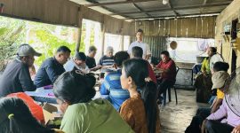 Ket. Foto : Masyarakat Menyampaikan Aspirasi Kepada Anggota DPRD Kampar, Yohanes Lindung Mangatas Simbolon, saat reses masa sidang kedua tahun 2024/2025.